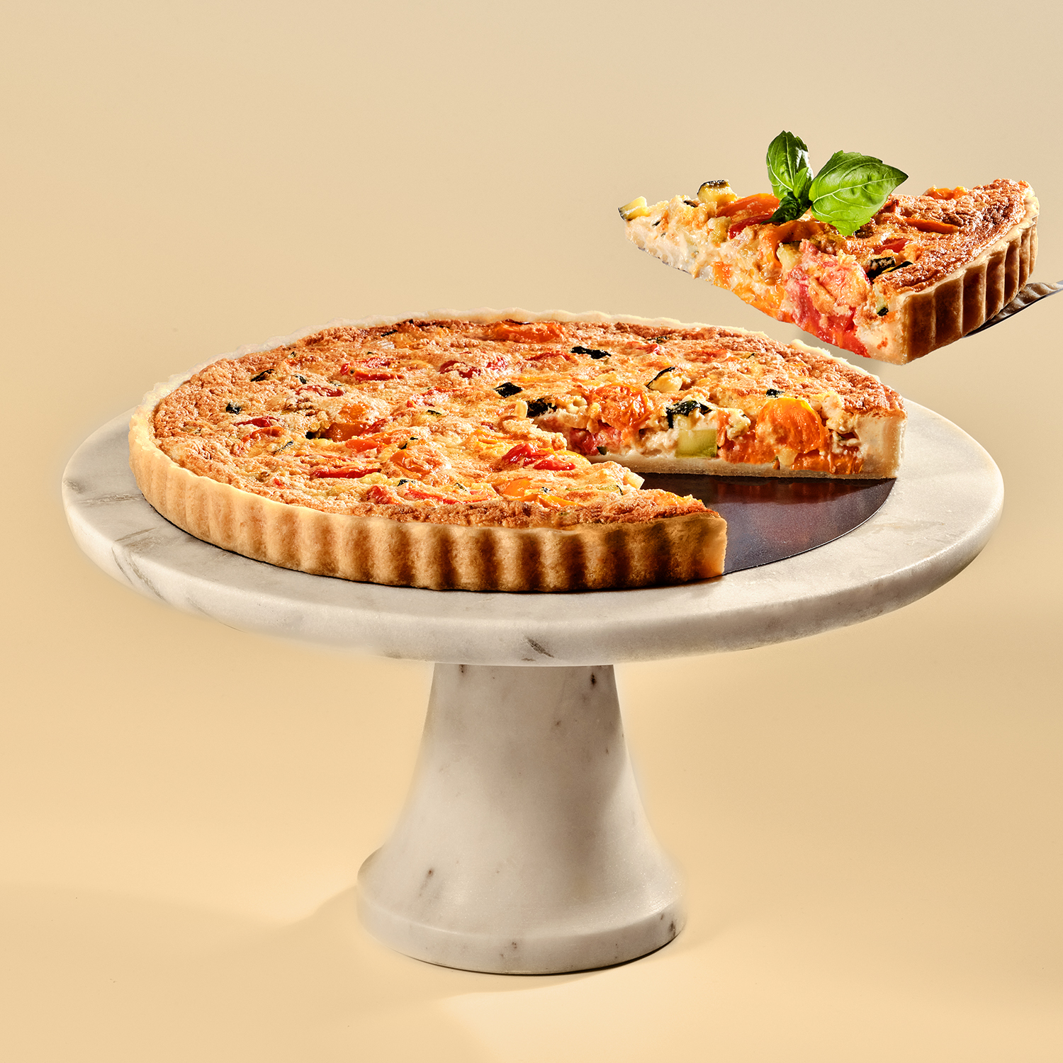 kategoria Wytrawne nowości, produkt na obrazku to Tarta z łososiem, cukinią i pomidorkami